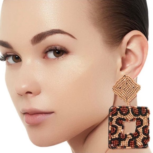 🔥🔥🆕Brown Beaded Leopard earrings 3 inch - Picture 1 of 2